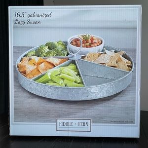 Lazy Susan Fiddle & Fern